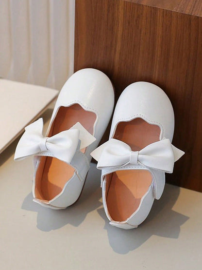 زوج واحد من أحذية ماري جين للفتيات ذات عقدة فيونكة من الدانتيل بمقدمة مستديرة، مادة البولي يوريثان مع إغلاق بخطاف وحلقة، مناسب للحفلات الخارجية في الربيع والخريف