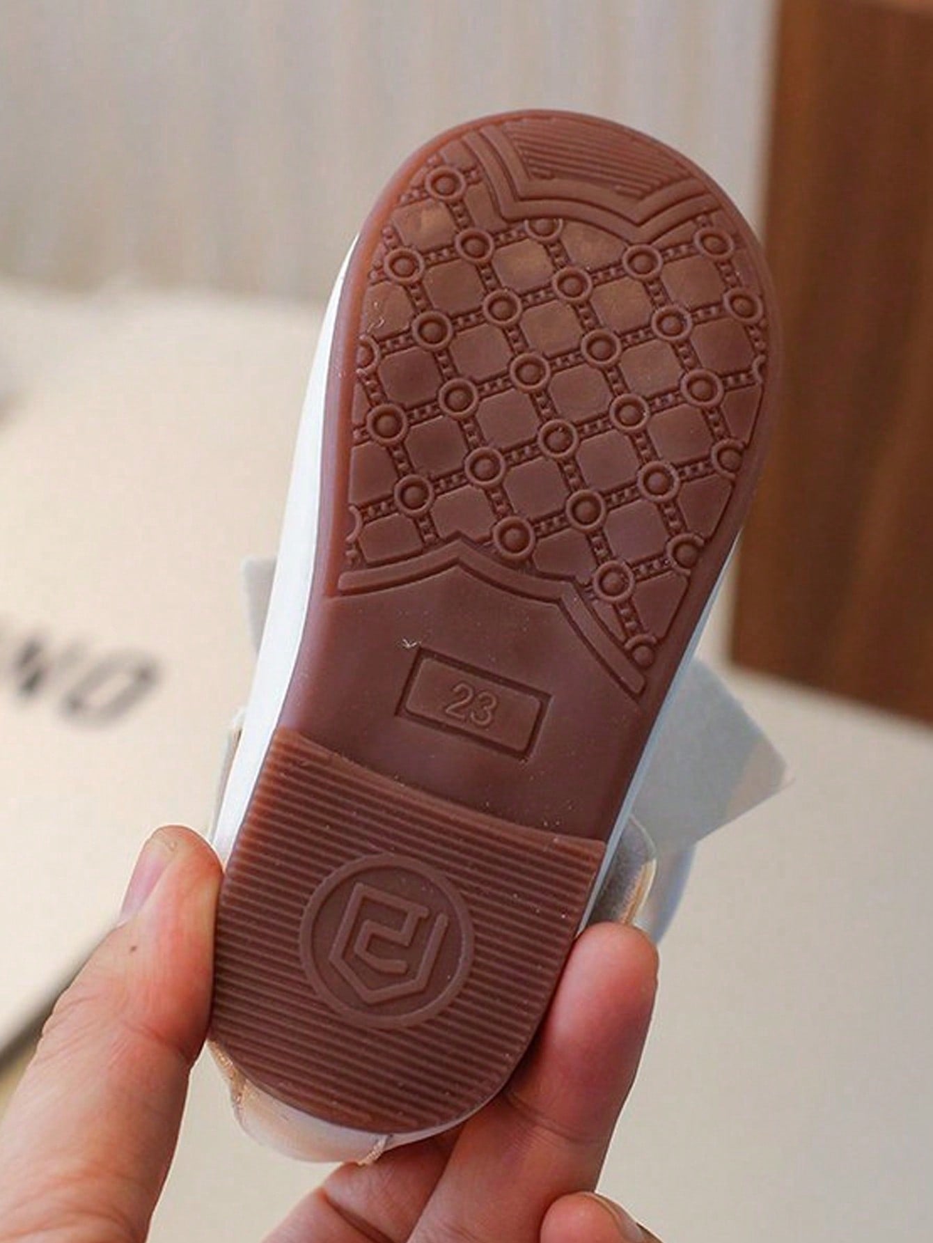 زوج واحد من أحذية ماري جين للفتيات ذات عقدة فيونكة من الدانتيل بمقدمة مستديرة، مادة البولي يوريثان مع إغلاق بخطاف وحلقة، مناسب للحفلات الخارجية في الربيع والخريف