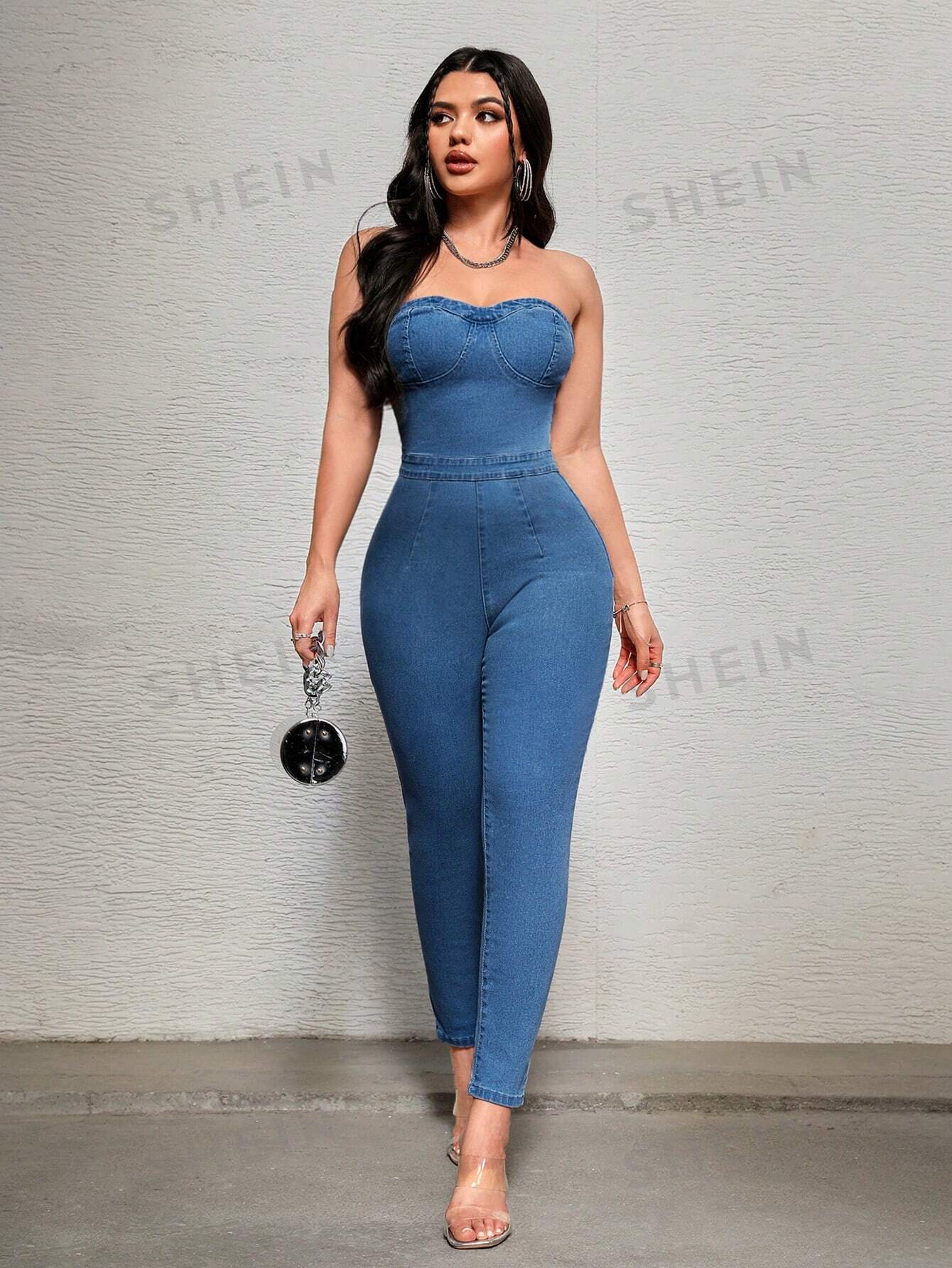 بدلة جينز أنيقة برباط بدون أشرطة بظهرٍ مكشوفٍ بلونٍ صامد وتدرج صبغي جذاب