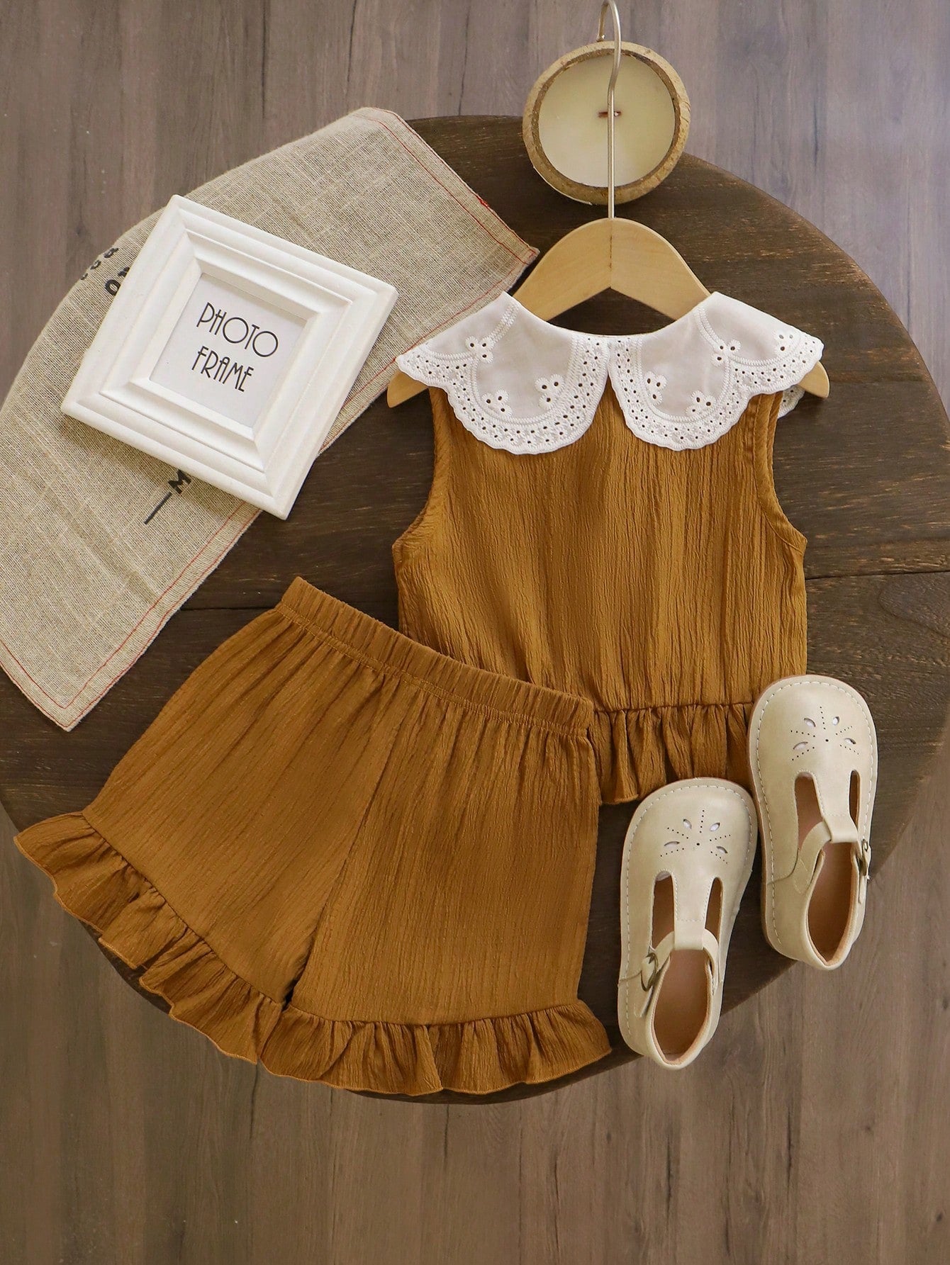 مجموعة شورت بطول الركبة و ملابس علوية بيتر بان قصيرة مقنعة بياقة بيتر بان و رفل من الرباط لفتيات صغيرات، الصيف 2 قطعة