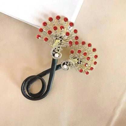 صانعة لفافة شعر على شكل ذيل الطاووس بالأحجار اللامعة، قطعة واحدة