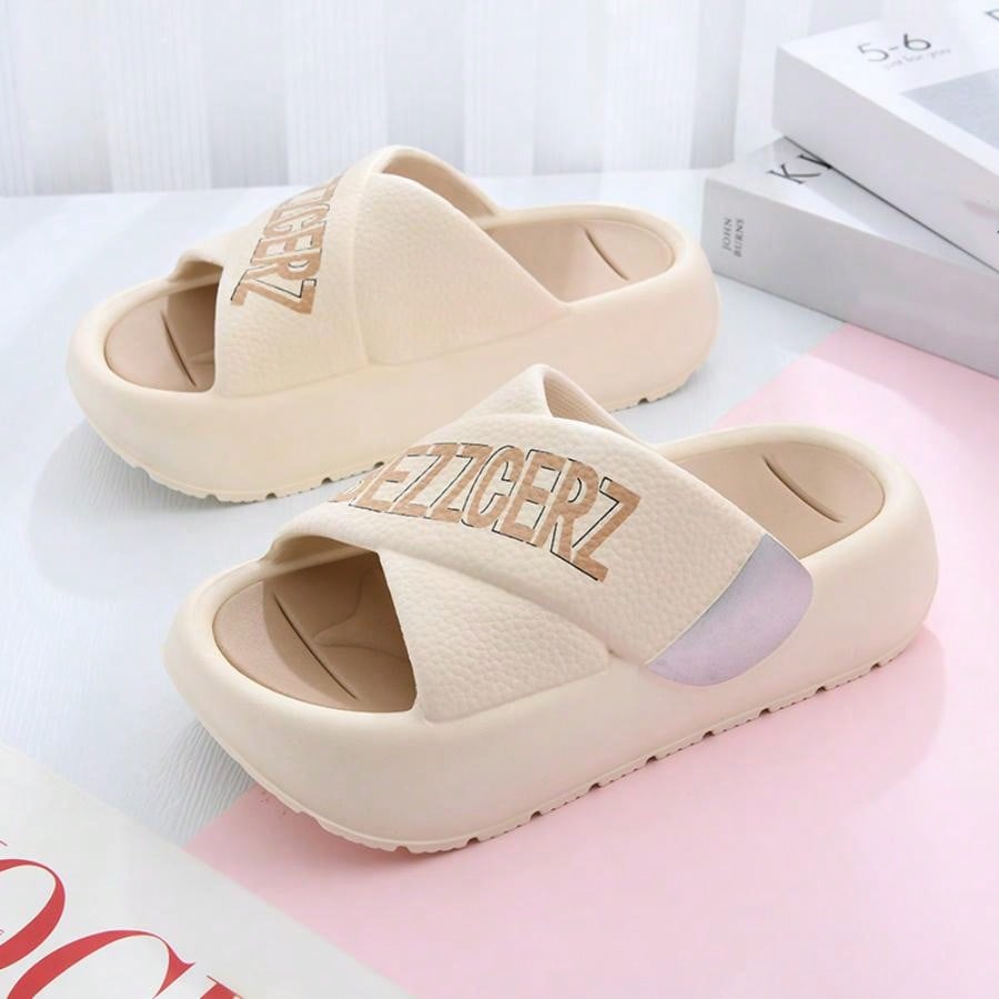 حذاء نسائي جديد للارتداء في الخارج