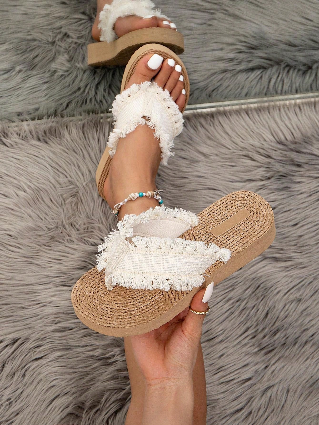 صنادل بكعب رفيع بتصميم نسائي أصلي مستوحى من ميو، أنيق وساحر، كلاسيكي رومانسي فرنسي عصري