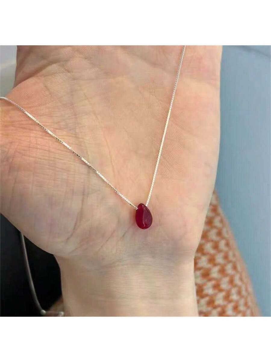 قلادة نسائية