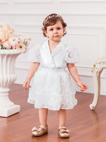 جاكيت جديد لرضيعات الأنثى بأكمام من الدانتيل الحريري والباتشورك، مع أزرار لؤلؤية وتنورة من الشبكة المجعدة لفصل الصيف