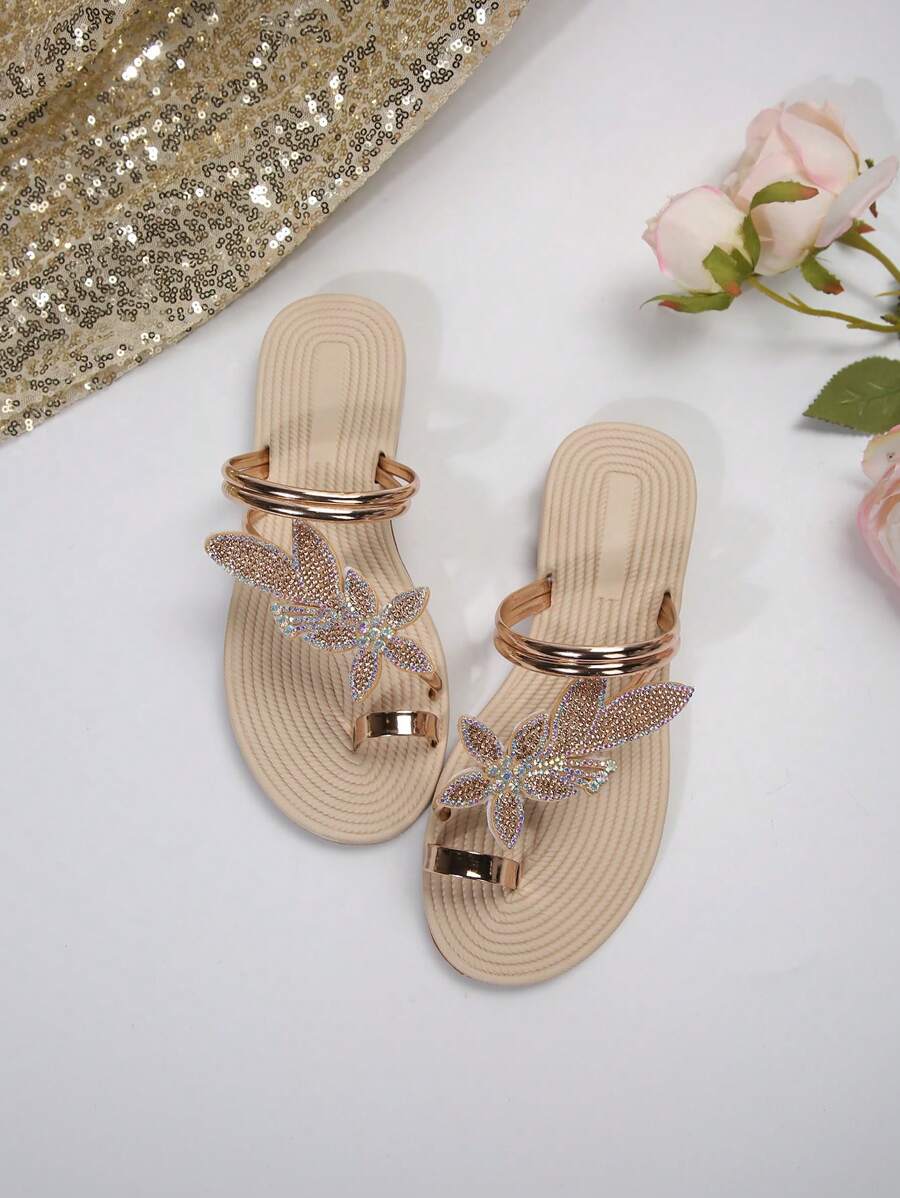 صنادل نسائية شبشب بشكل شمع القيقب ذات قاع ناعم وقلب مزخرف، صنادل شاطئية قابلة للإرتداء بسهولة، صنادل صيف جديدة مريحة ومانعة للإنزلاق ذات موحد اللون وقابلة للتنفس