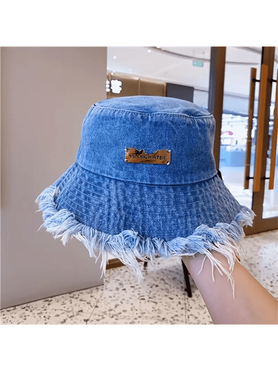 قبعة الصياد الخفيفة والأنيقة متعددة الاستخدامات بتصميم الدلو والأطراف الخام ويتضمن تسمية بالحرف للزينة