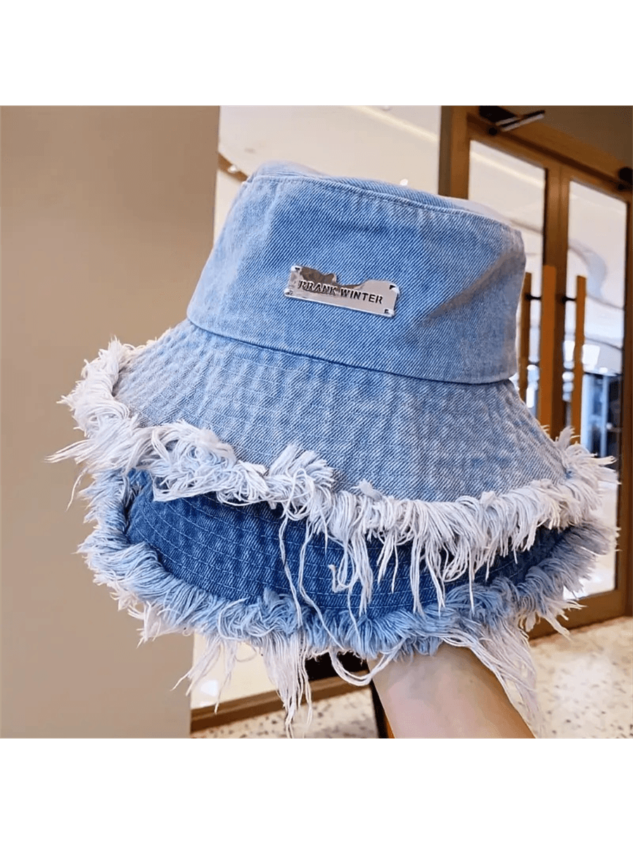 قبعة الصياد الخفيفة والأنيقة متعددة الاستخدامات بتصميم الدلو والأطراف الخام ويتضمن تسمية بالحرف للزينة