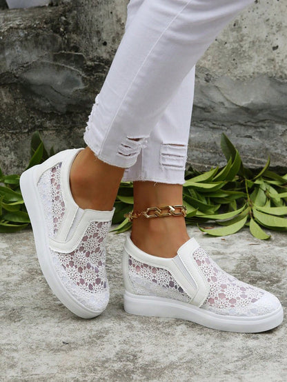 حذاء كاجوال مزين بالدانتيل الأزهار للنساء