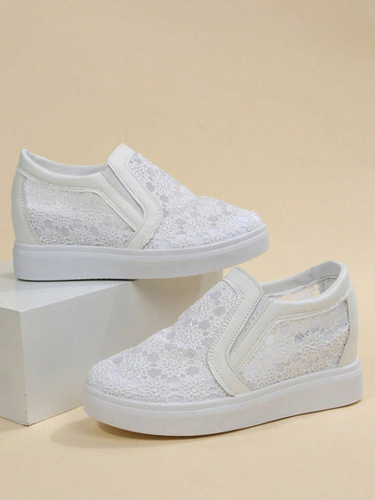 حذاء كاجوال مزين بالدانتيل الأزهار للنساء