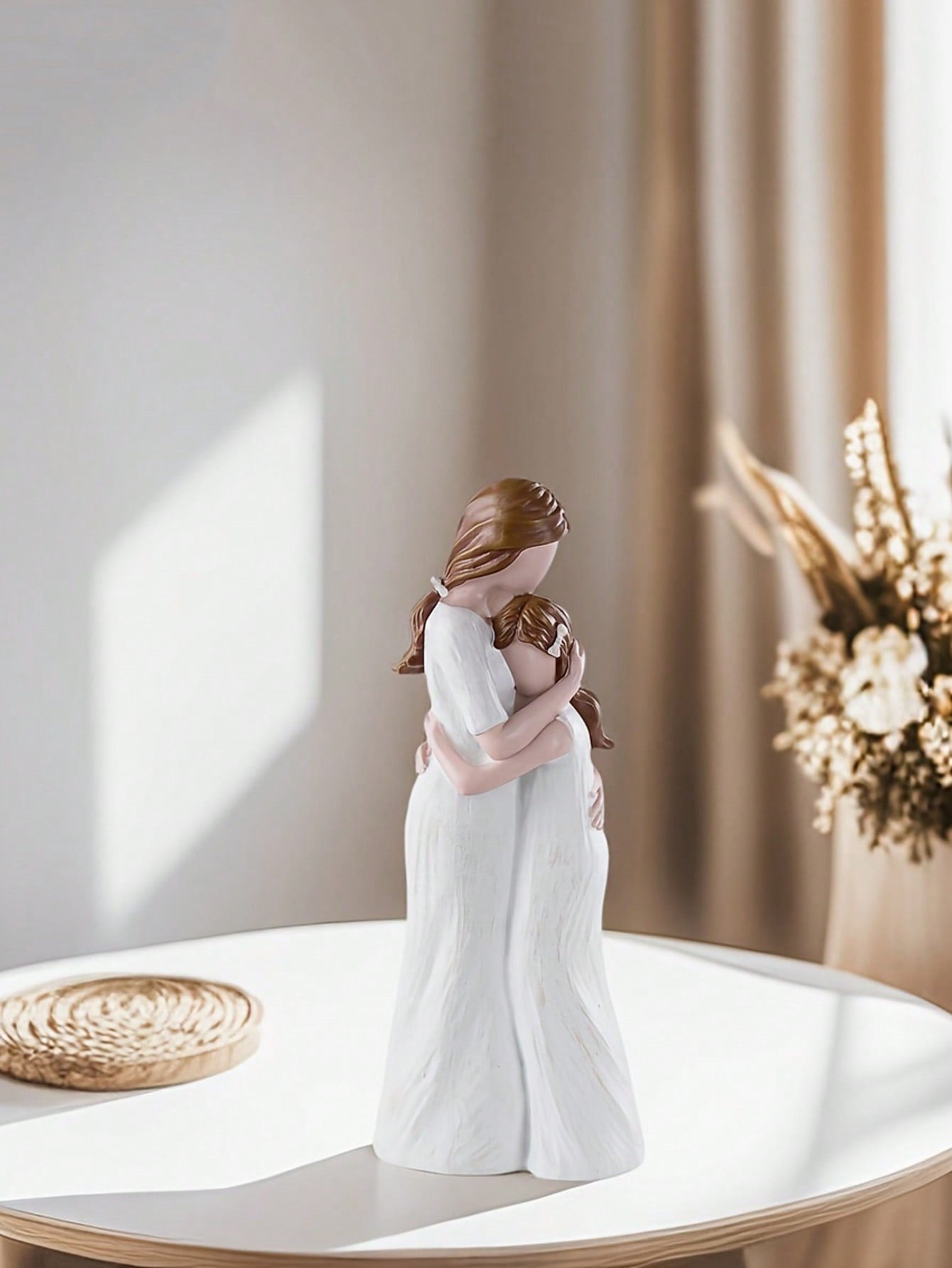 تمثال الأم والابنة المحتضنتين من الراتنج الإبداعي واحد، ديكور المنزل، هدية عيد ميلاد/ عيد الأم للأم والابنة الصديقتان