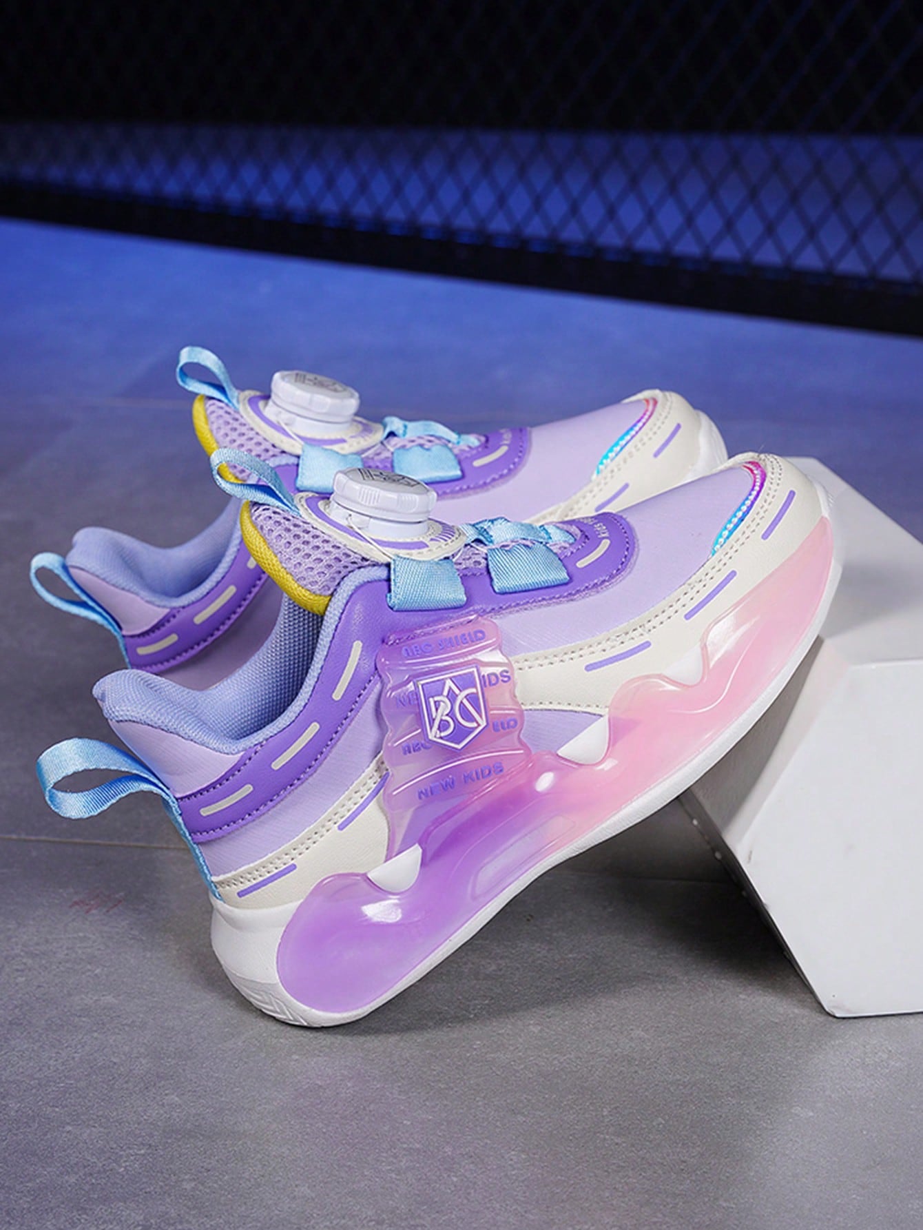 حذاء رياضي للاطفال