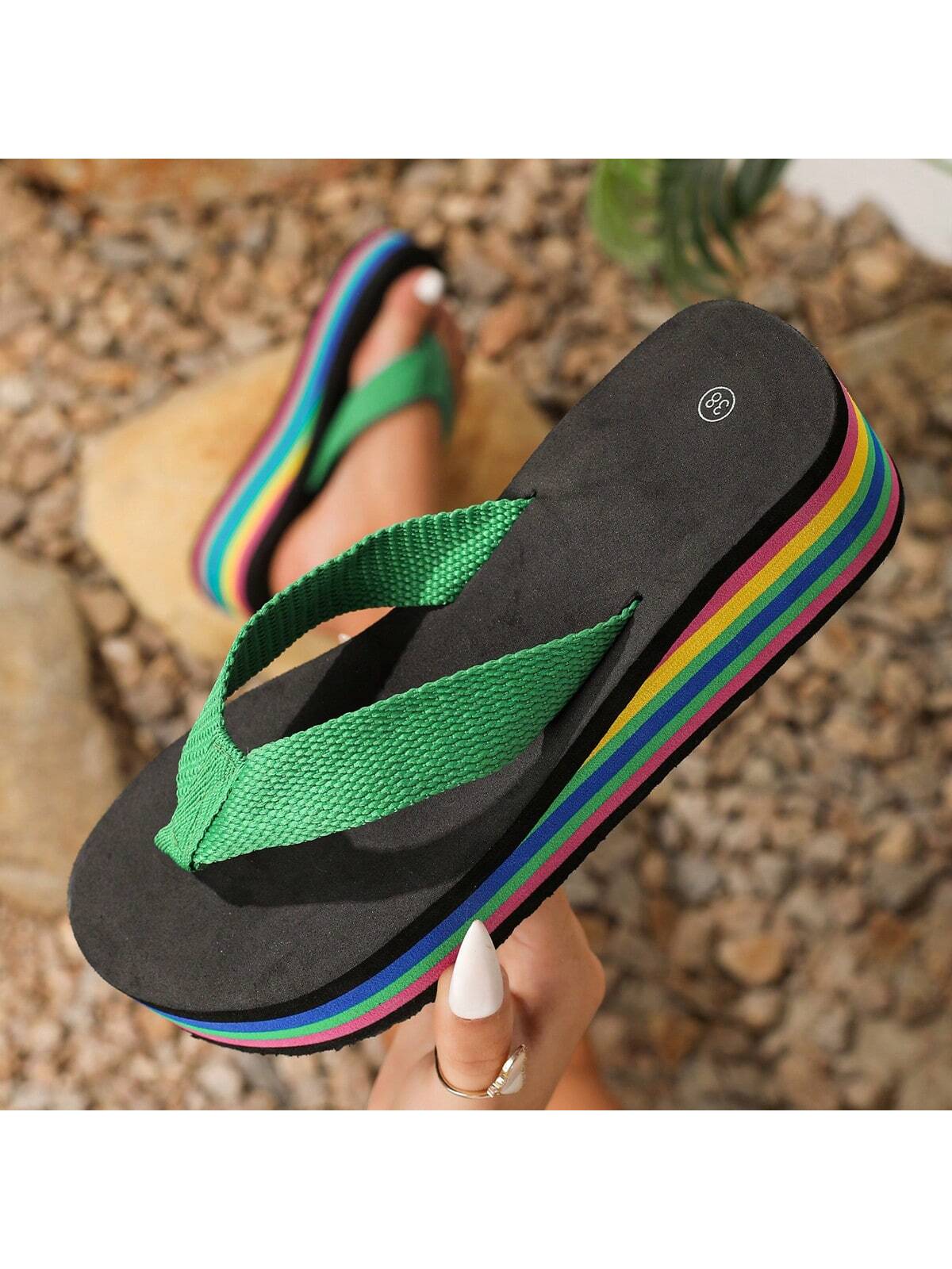 صنادل نسائية مريحة بنعال إسفنجية  مسطحة للشاطئ