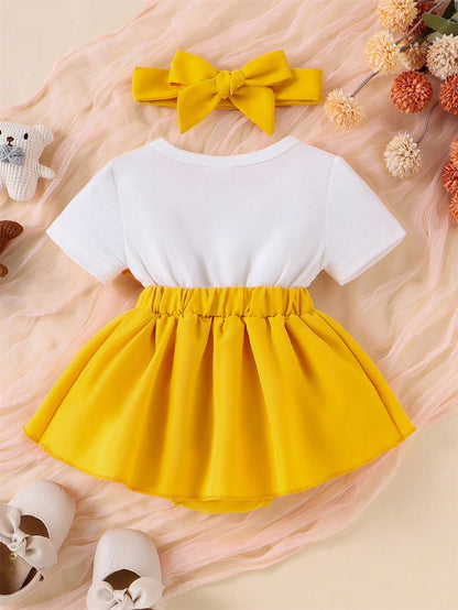 مجموعة بذلتين صيفية للأطفال الرضع بناتي، بنطلون قصير بأكمام طائر الفينة وخيوط دمية قطانية مع تطريزات زهرة وشريط شعر