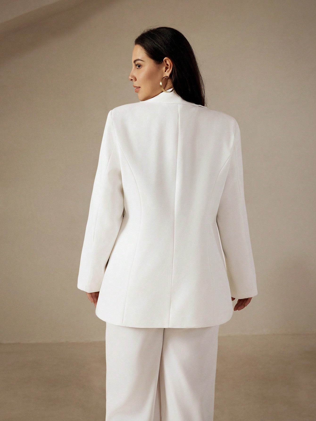 جاكيت بدلة واحدة الصدر مع طبعة زهرية مرصعة بقطعة كبيرة لجميع المقاسات واسلوب رجالي متنقل