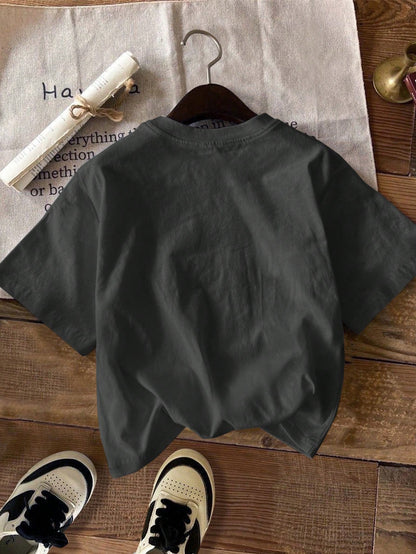 تي شيرت نسائي قصير الأكمام بتصميم فضفاض ملائم للصيف مصنوع من خليط قطن، لون رمادي مع طبعة وشريط زخرفي وردي اللون، تصميم بسيط وعادي