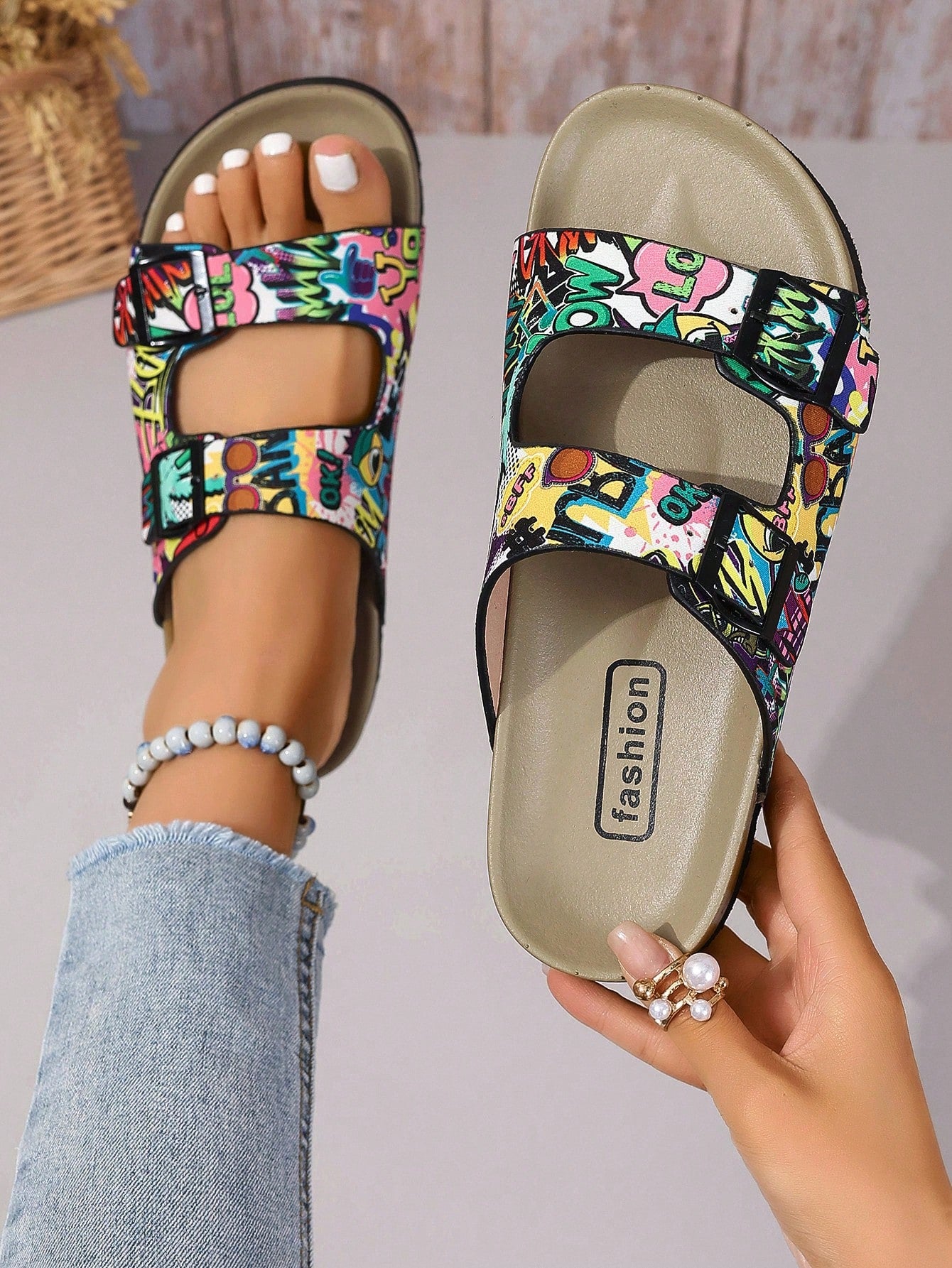 صندل خفيف الوزن سميك المرجان الناعم المسطح النعل الخارجي النعال ناعمة السطح بطبعة الفهد مع زيادة الارتفاع، مناسب للاستخدام في الشاطئ والمنزل