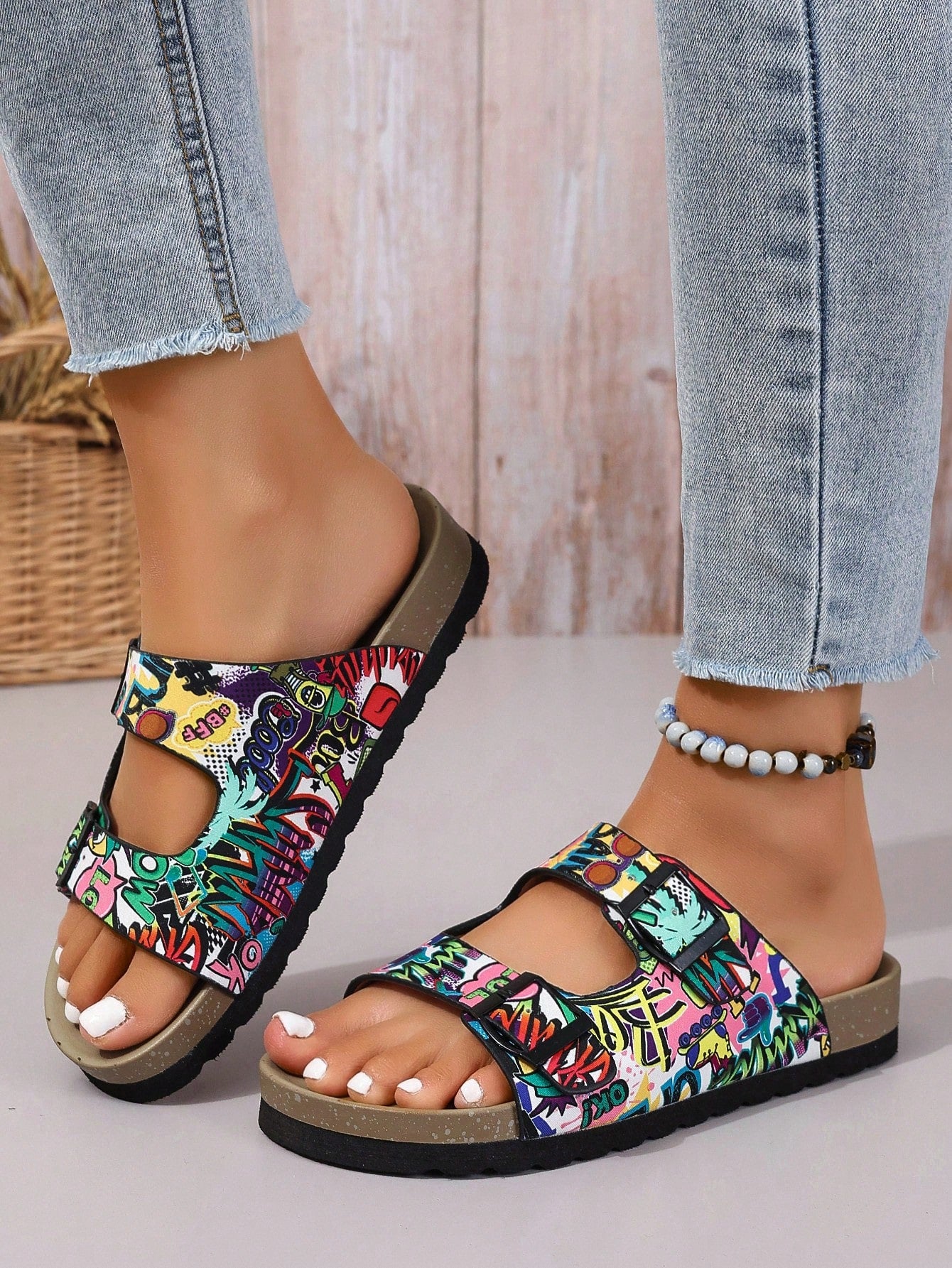 صندل خفيف الوزن سميك المرجان الناعم المسطح النعل الخارجي النعال ناعمة السطح بطبعة الفهد مع زيادة الارتفاع، مناسب للاستخدام في الشاطئ والمنزل