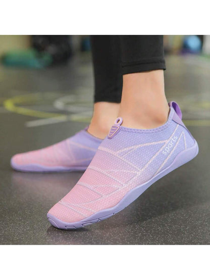 زوج من أحذية المياه الخفيفة