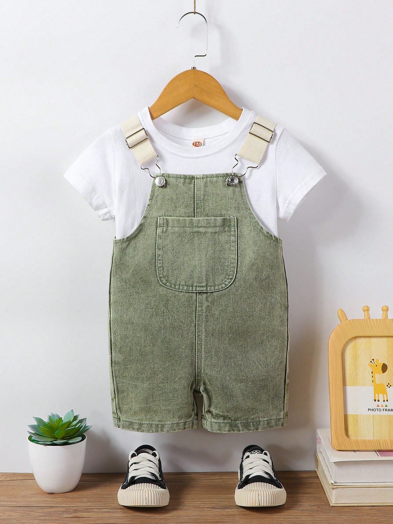 شورت رضيع صبي كاجوال عصري من الدنيم بحمالات