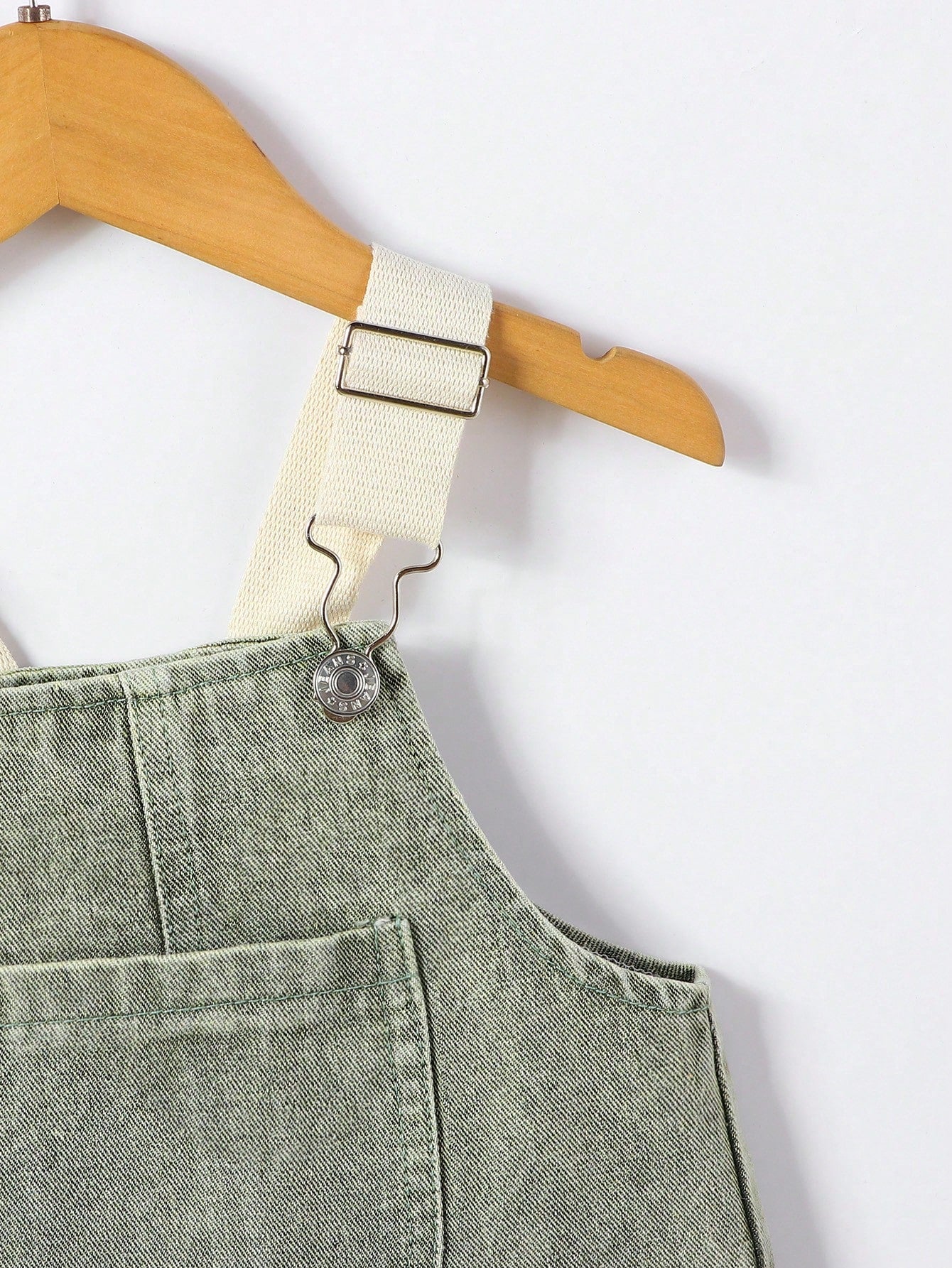 شورت رضيع صبي كاجوال عصري من الدنيم بحمالات