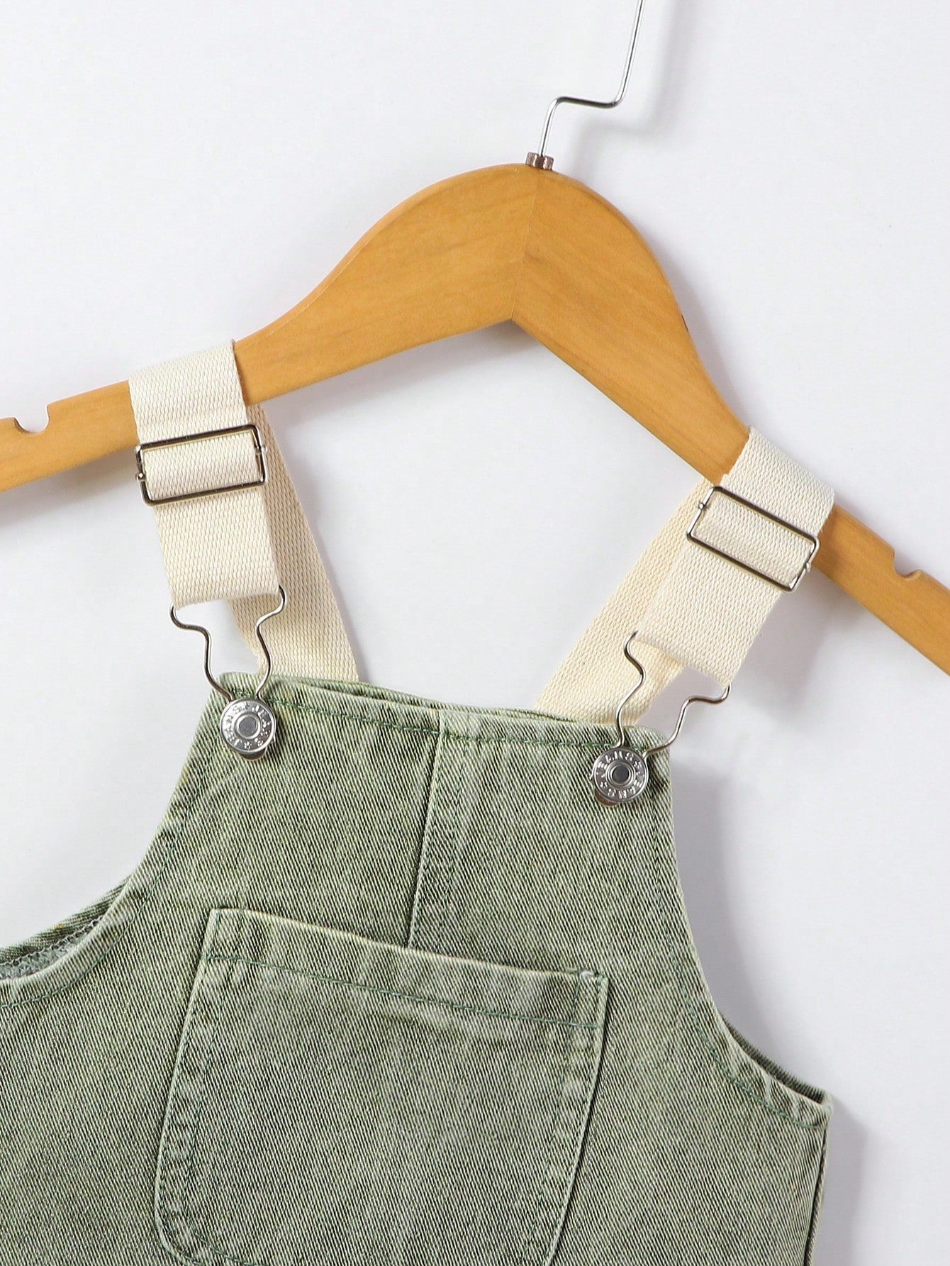 شورت رضيع صبي كاجوال عصري من الدنيم بحمالات