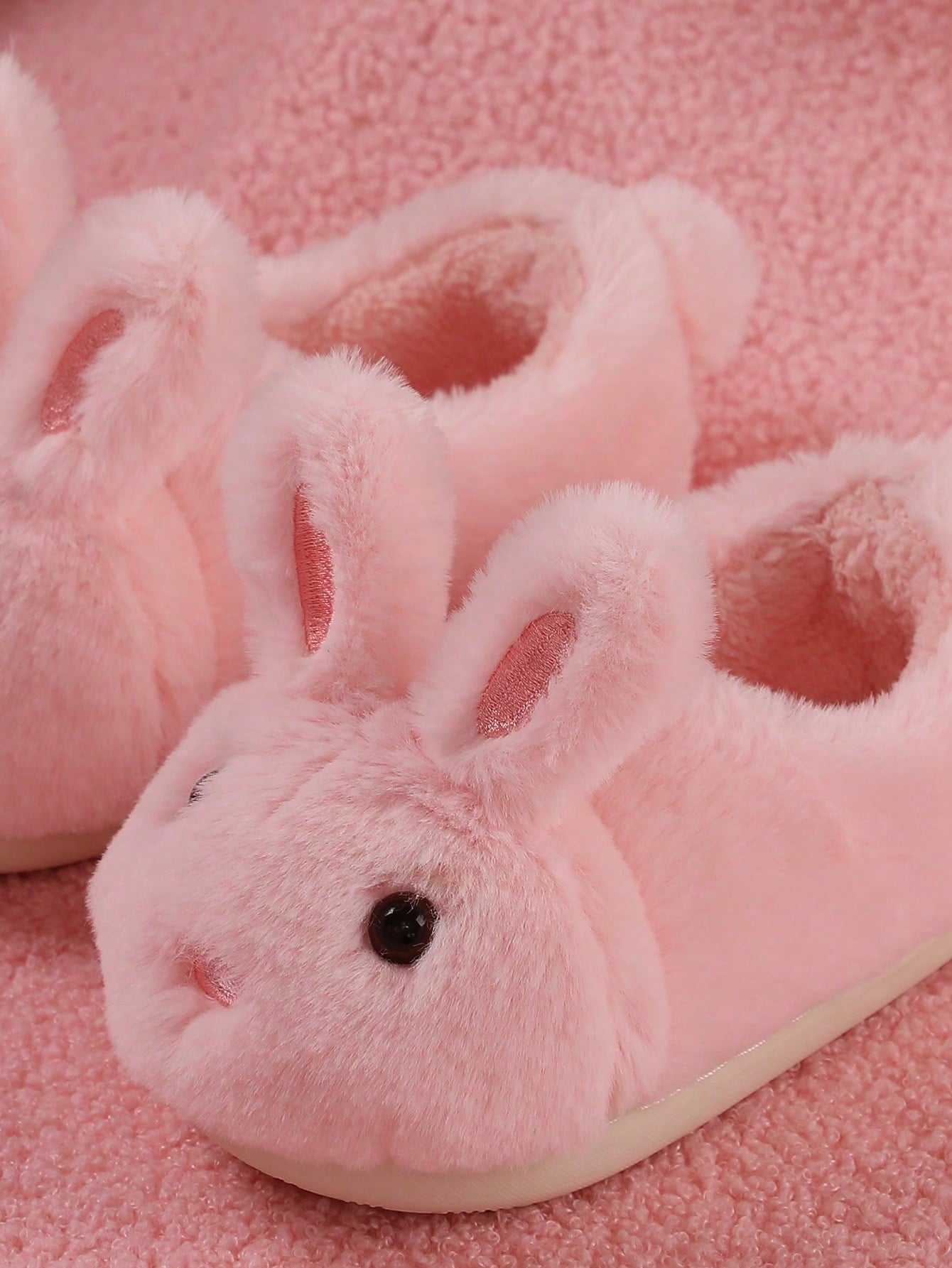زوج من الأحذية الداخلية الكرتونية الأرنب الجميلة للبنات ، أحذية المنزل المناسبة للأطفال الصغار ، مناسبة للخريف والشتاء