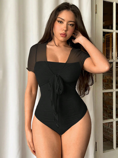 بودي سوت صيفي للنساء بأكمام قصيرة من الشبكة الممزوجة بألوان ثابتة وعقدة مزينة بالجزء الأمامي