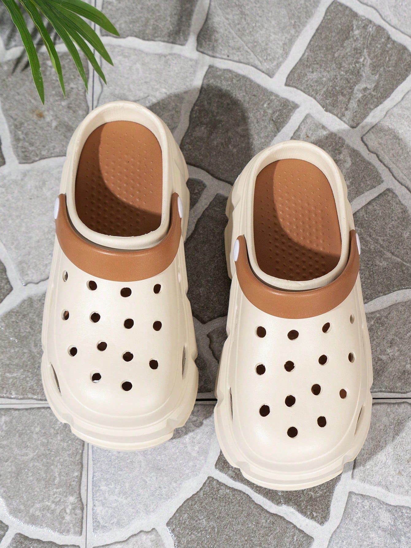 حذاء نسائي بكعب عريض سماكة 7 سم ونعل مرتفع منصة، حذاء مريح للغاية للحديقة يتيح التهوية، حذاء سهل الانزلاق بأسلوب أميراتي لطيف .مثالي للارتداء الخارجي