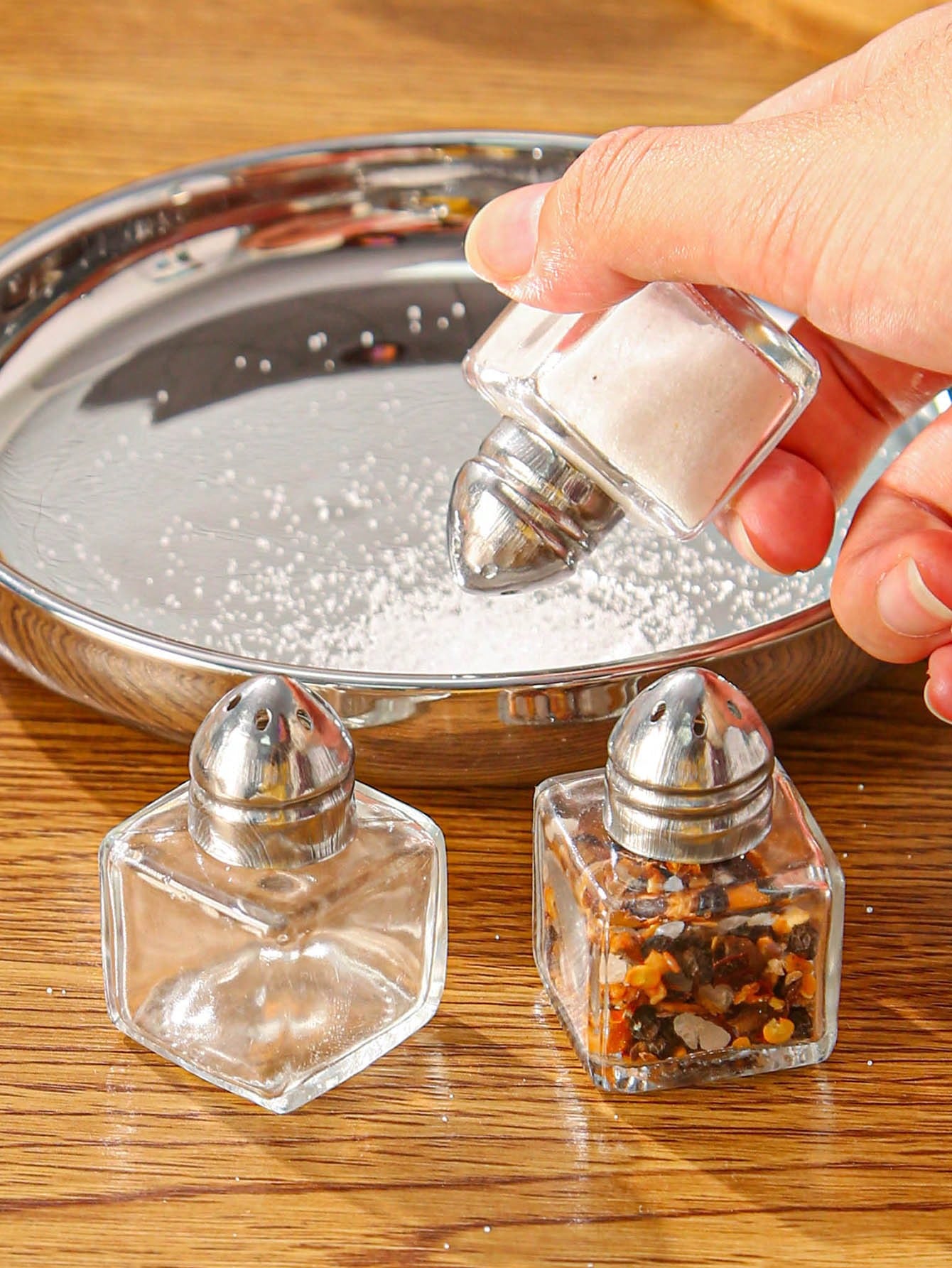 جرة التوابل الشفافة 2قطع وزجاجة ملح صغيرة بسيطة ومحمولة للمطبخ