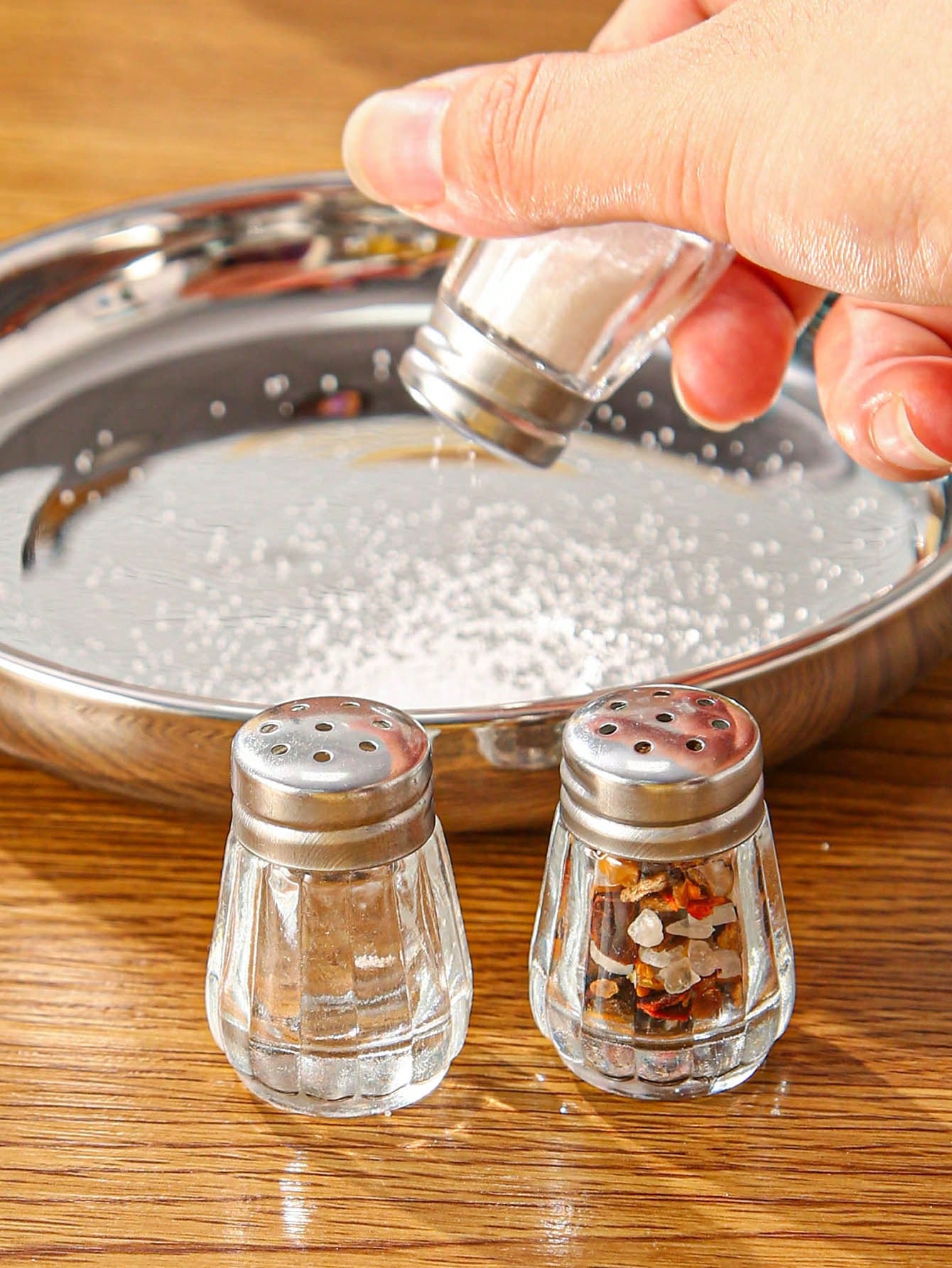 جرة التوابل الشفافة 2قطع وزجاجة ملح صغيرة بسيطة ومحمولة للمطبخ
