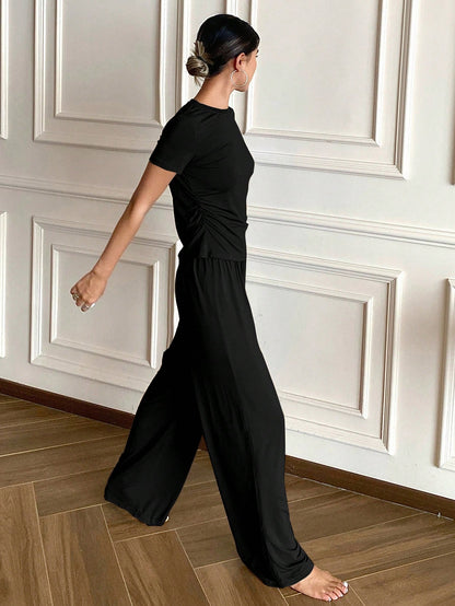 أطقم منزلية نسائية