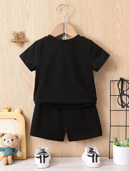 مجموعات ملابس الأولاد