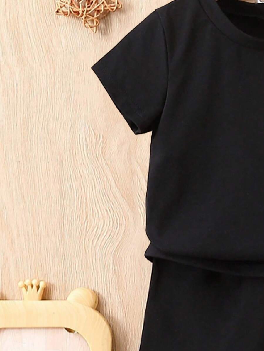 مجموعات ملابس الأولاد