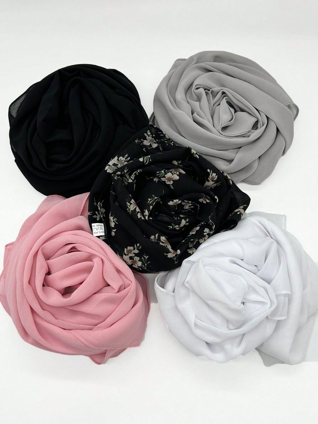 صندوق مجموعة حجاب شيفون للنساء المسلمات - 5 قطع من أوشحة الحجاب المطبوعة   قطعتين من القماش الصلب غير اللكم، فرشاة إسفنجة، رف تصريف، رف تخزين الحوض