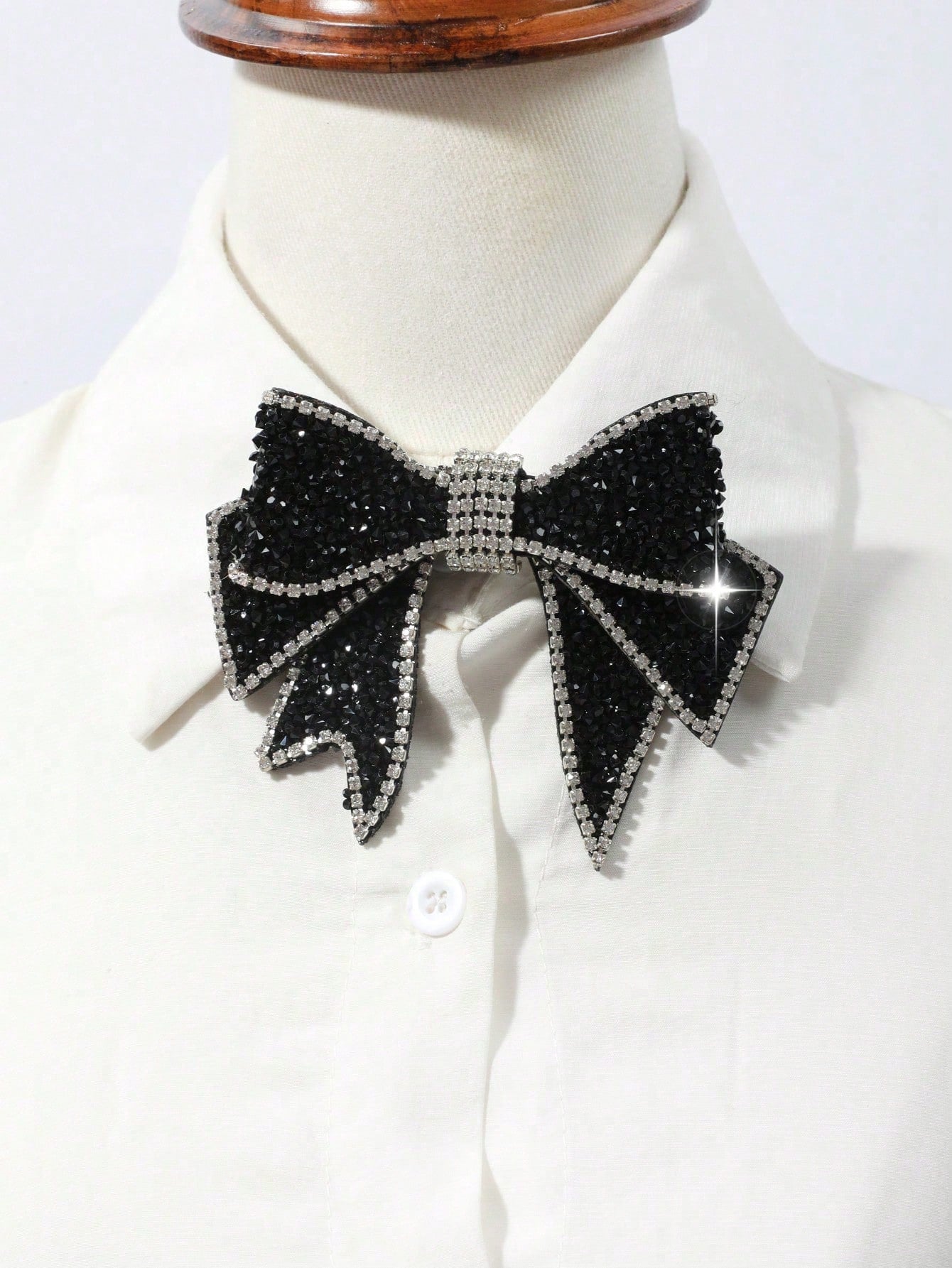 ربطات عنق نسائية