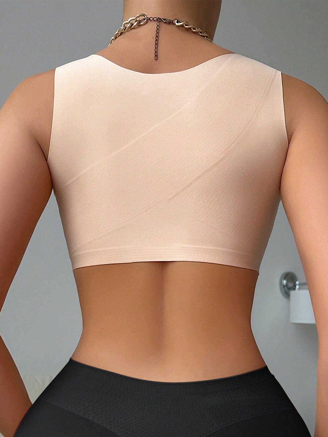 ملابس علوية تكييف الجسم النسائي الملساء ، مع إغلاق أمامي ودعم صدر ، وتصميم خلفي بشكل V ، قطعة واحدة