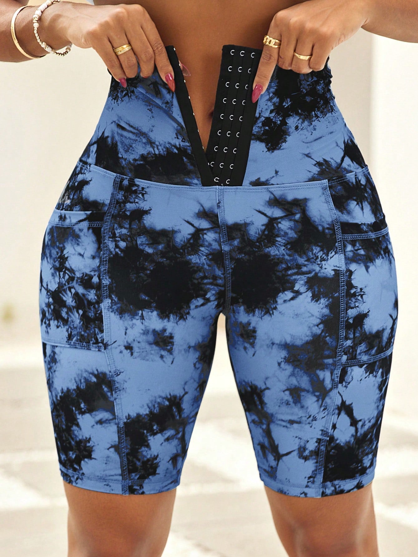 ليقنز نسائية