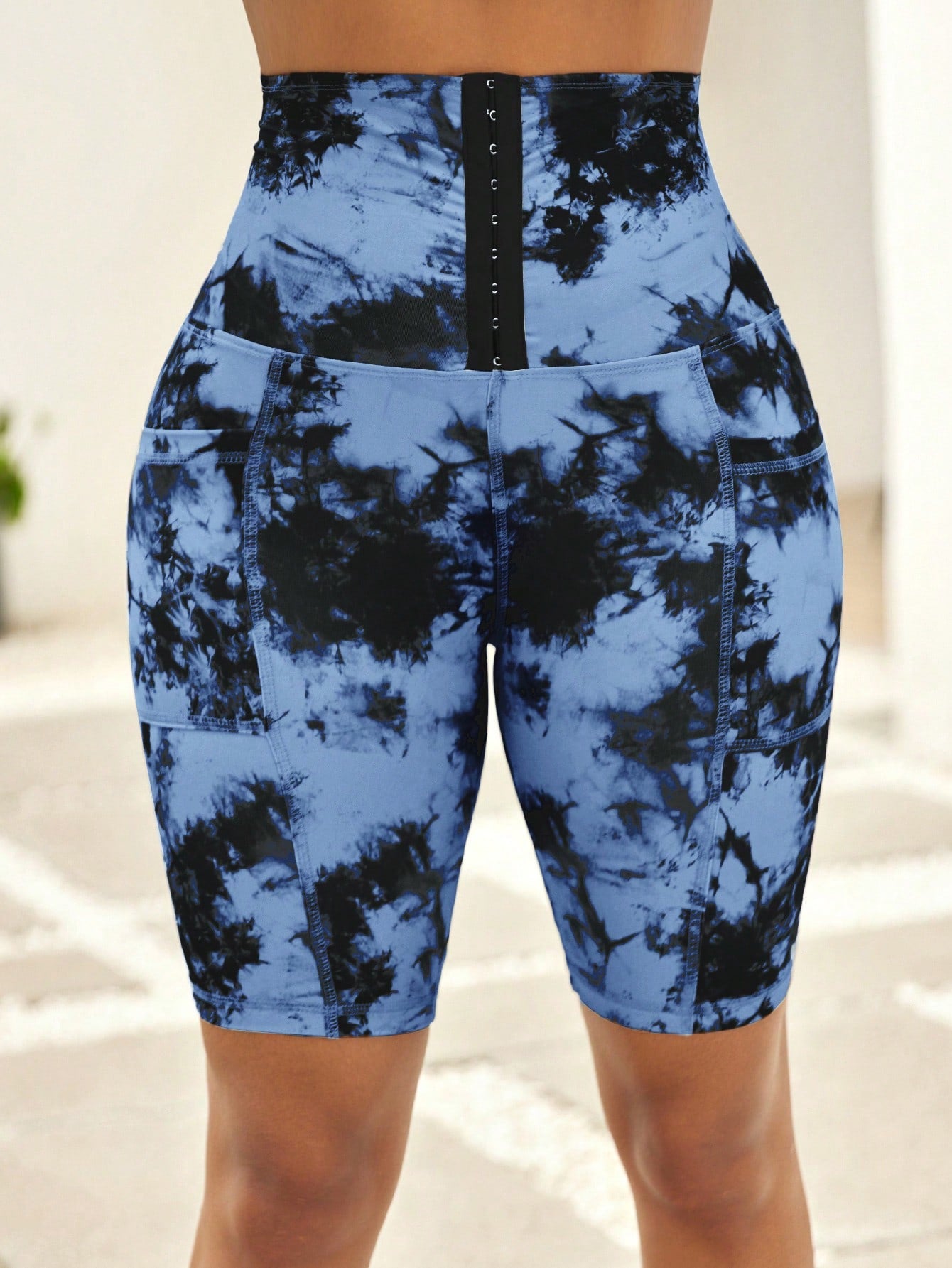 ليقنز نسائية