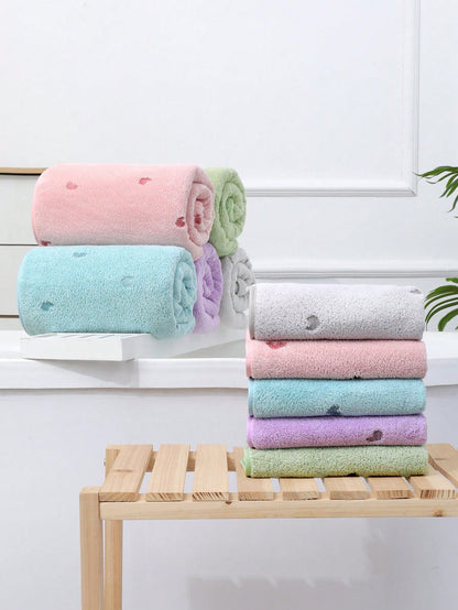 منشفة صغيرة بشكل القلب المصنوعة من قطن الكورال الناعم والماصة للماء، مثالية للاستخدام في الحمامات والصالات الرياضية والفنادق والاستخدام اليومي. هدية مثالية لعيد الأم و