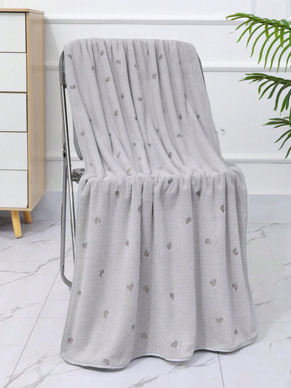 منشفة صغيرة بشكل القلب المصنوعة من قطن الكورال الناعم والماصة للماء، مثالية للاستخدام في الحمامات والصالات الرياضية والفنادق والاستخدام اليومي. هدية مثالية لعيد الأم و