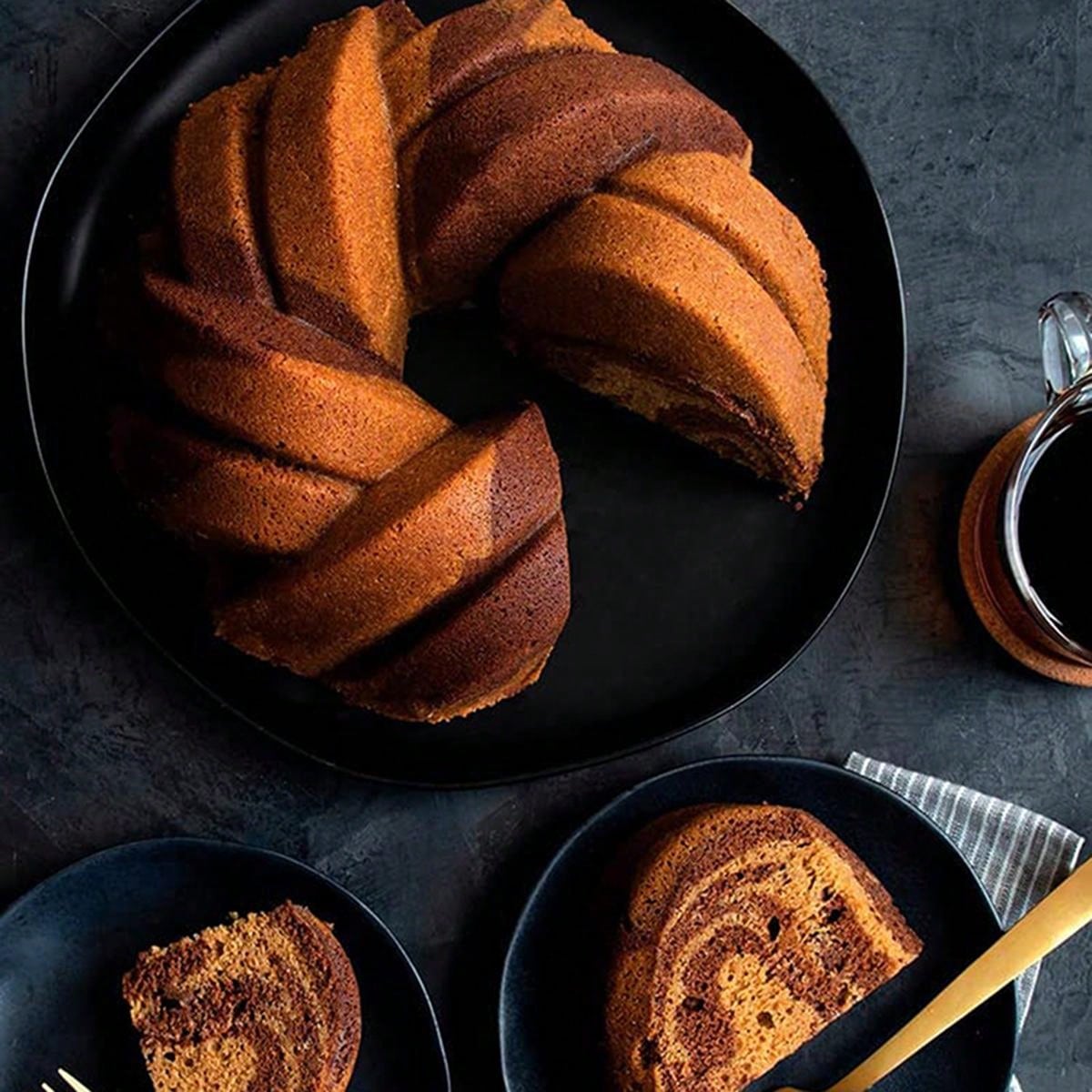 مقلاة خبز توست مستطيلة الشكل باللون الرمادي