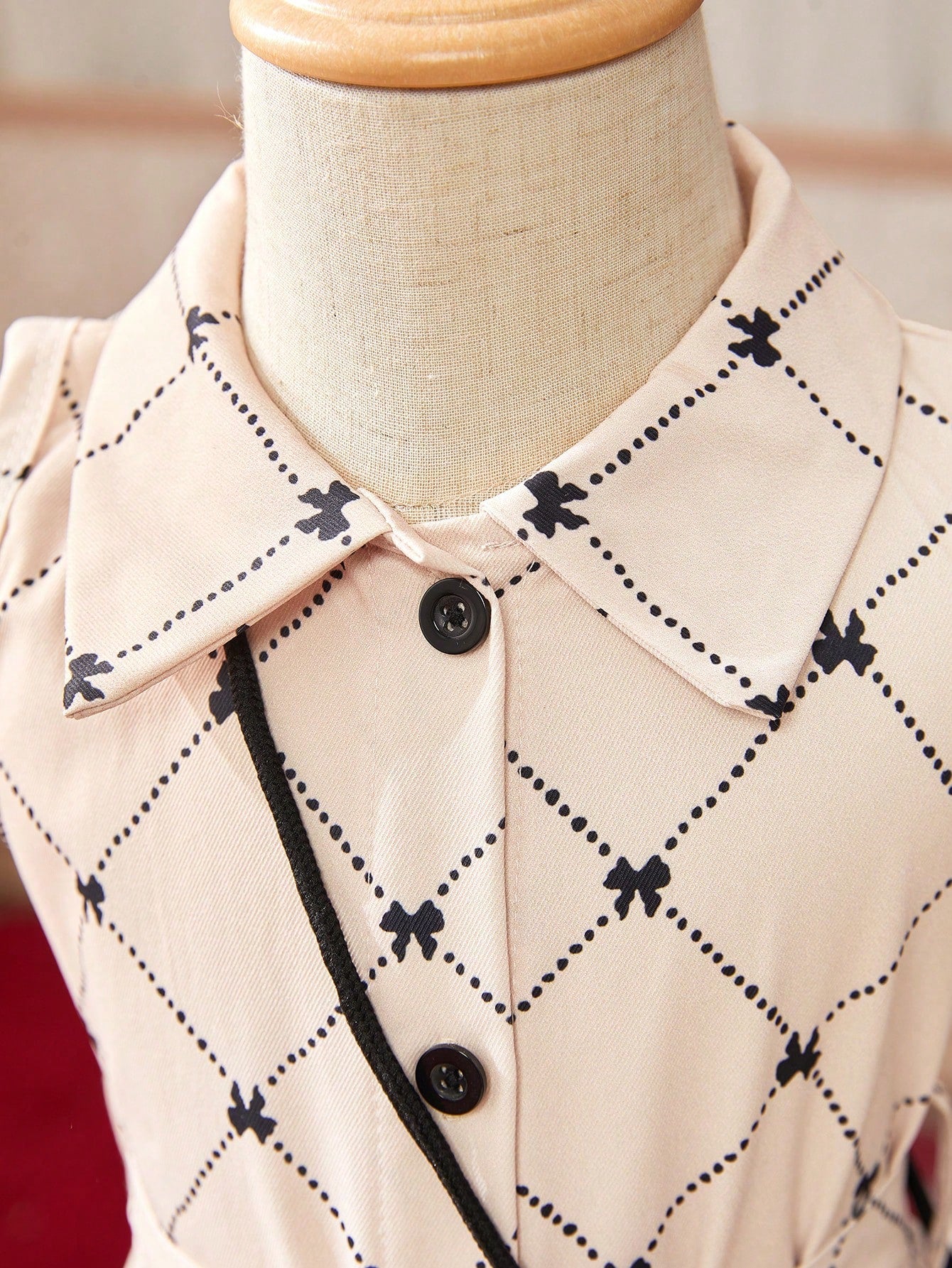 فستان فتاة رضيعة بنمط مربعات ماسية مزين بأربطة وطبعات