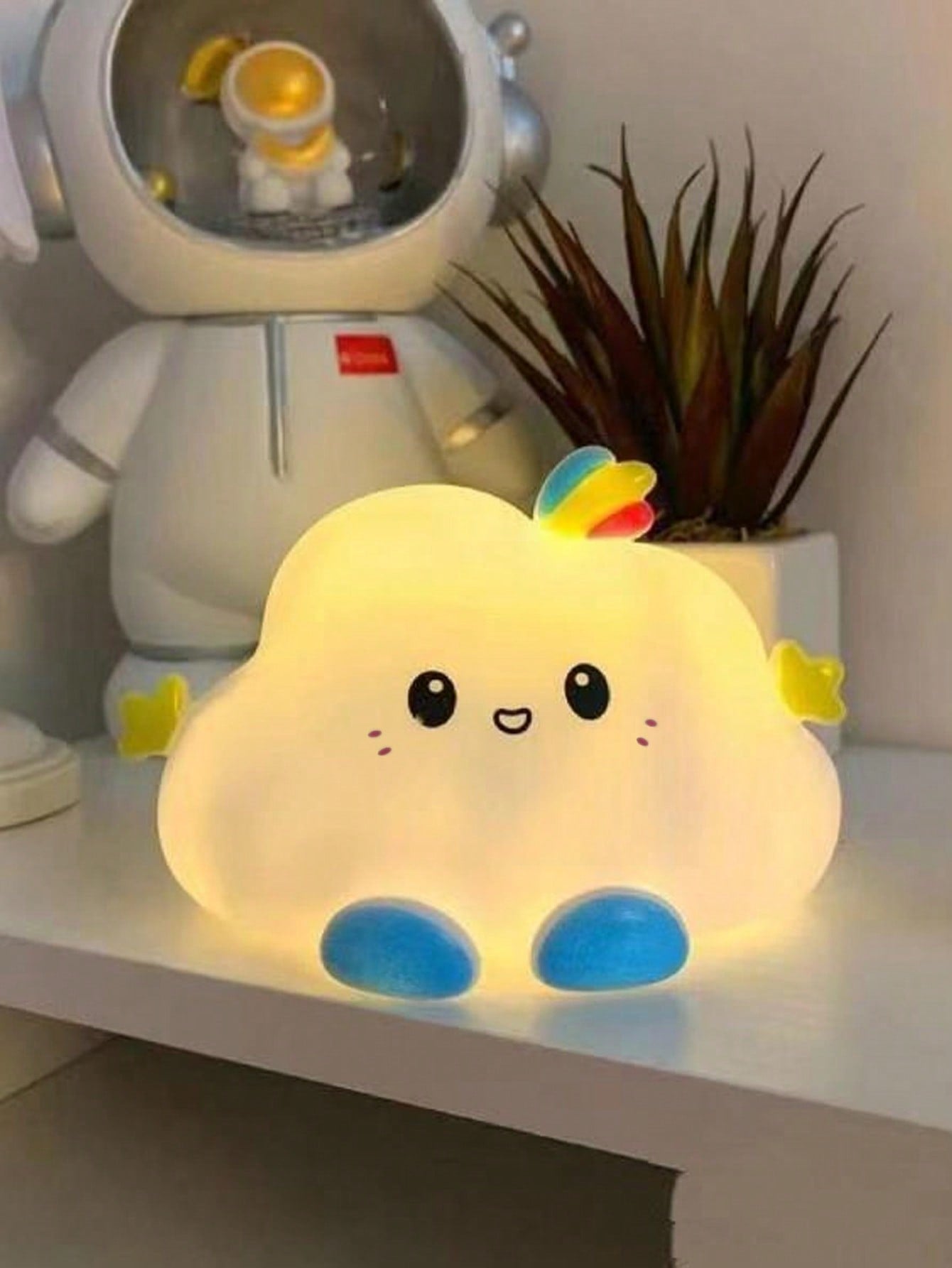 مصباح بشكل سحابة قطعة واحدة ، زينة جذابة لغرفة نوم الأطفال ، يمكن استخدامه كرفيق للنوم أو ضوء ليلي. الإضاءة اللطيفة لا تؤذي العينين ، مناسبة للرضاعة الطبيعية في الليل. زينة لغرف الأطفال وملحقاتها