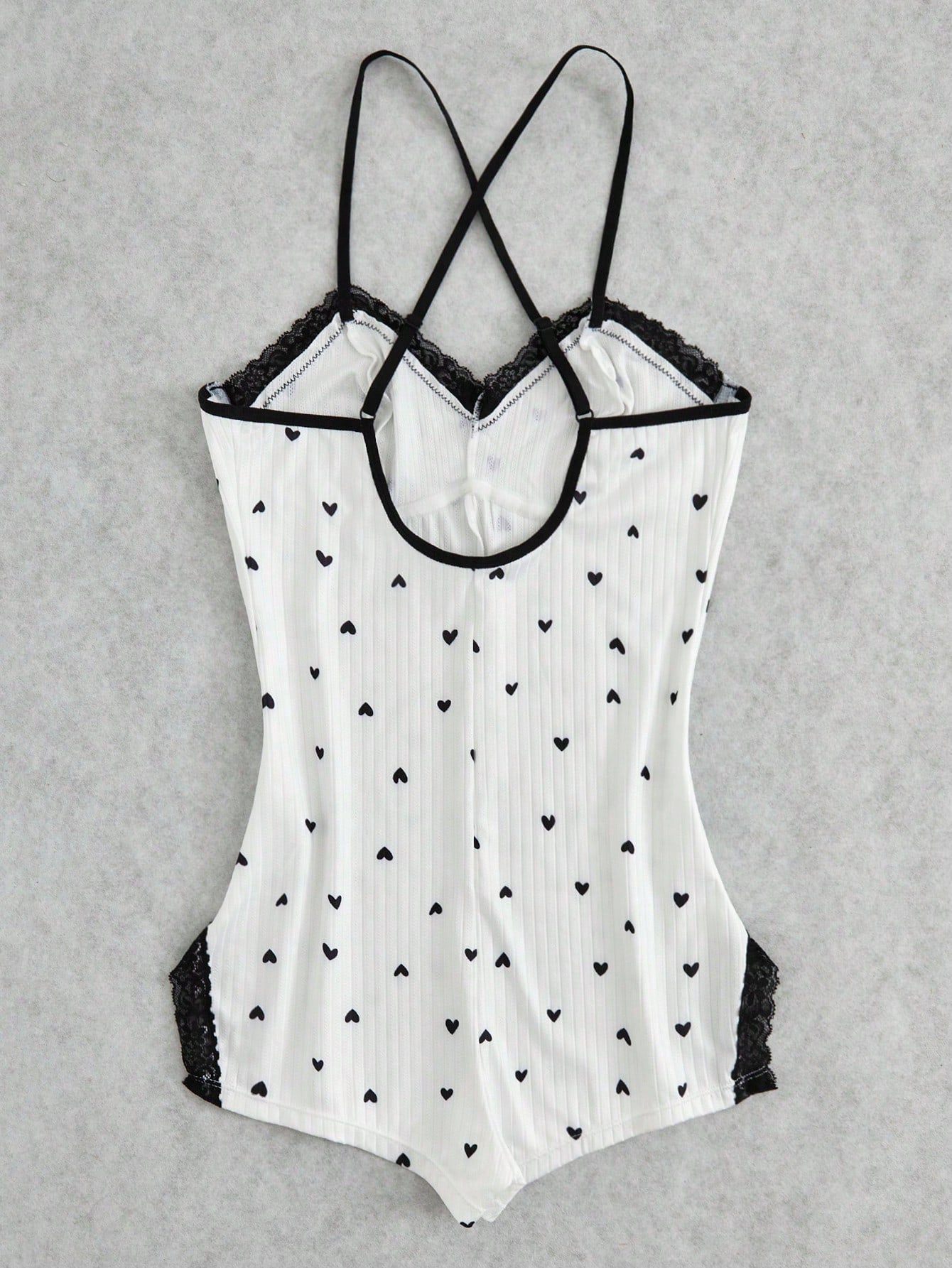 رومبر كامي أبيض مع طباعة قلب وتباين الدانتيل للنساء