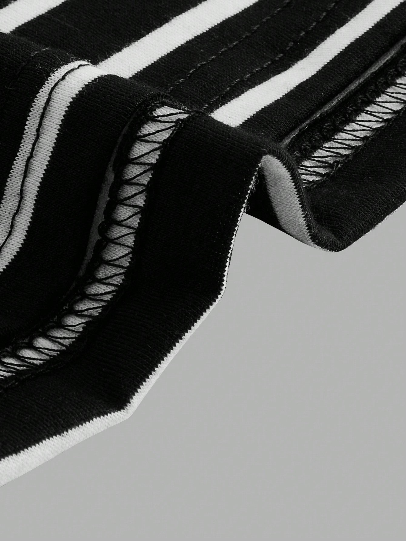 قطع حمالات غير رسمية مخططة باللونين الأسود والأبيض للنساء ،