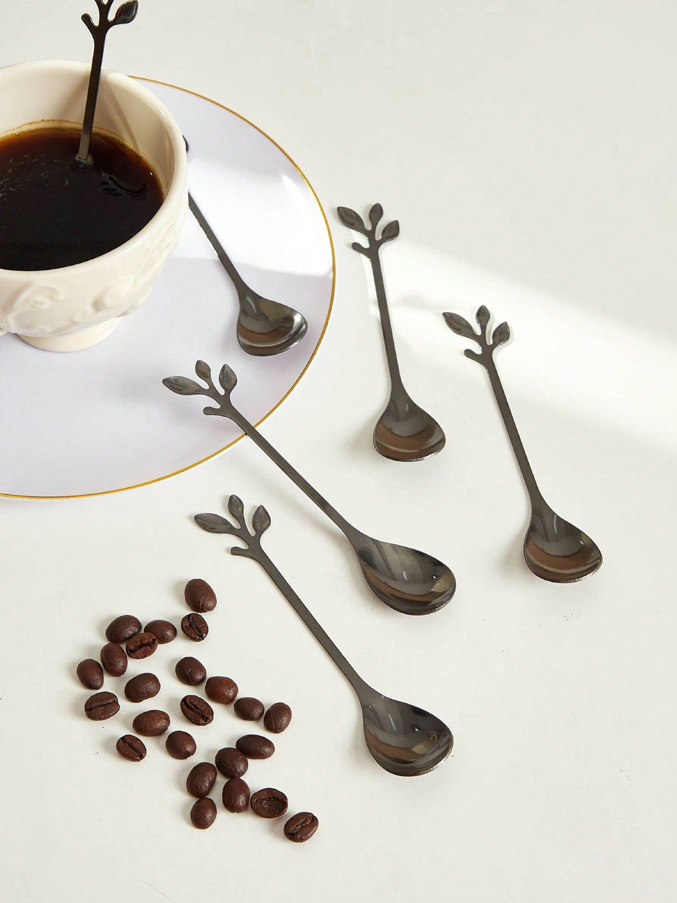 مجموعة ملعقة وشوكة بتصميم أوراق