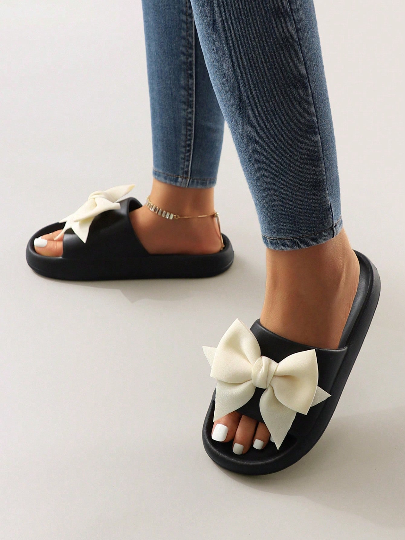 نعال نسائية ذات فيونكة لون كتلة فقاعي لطيف وجميل ، منزلية/شاطئية