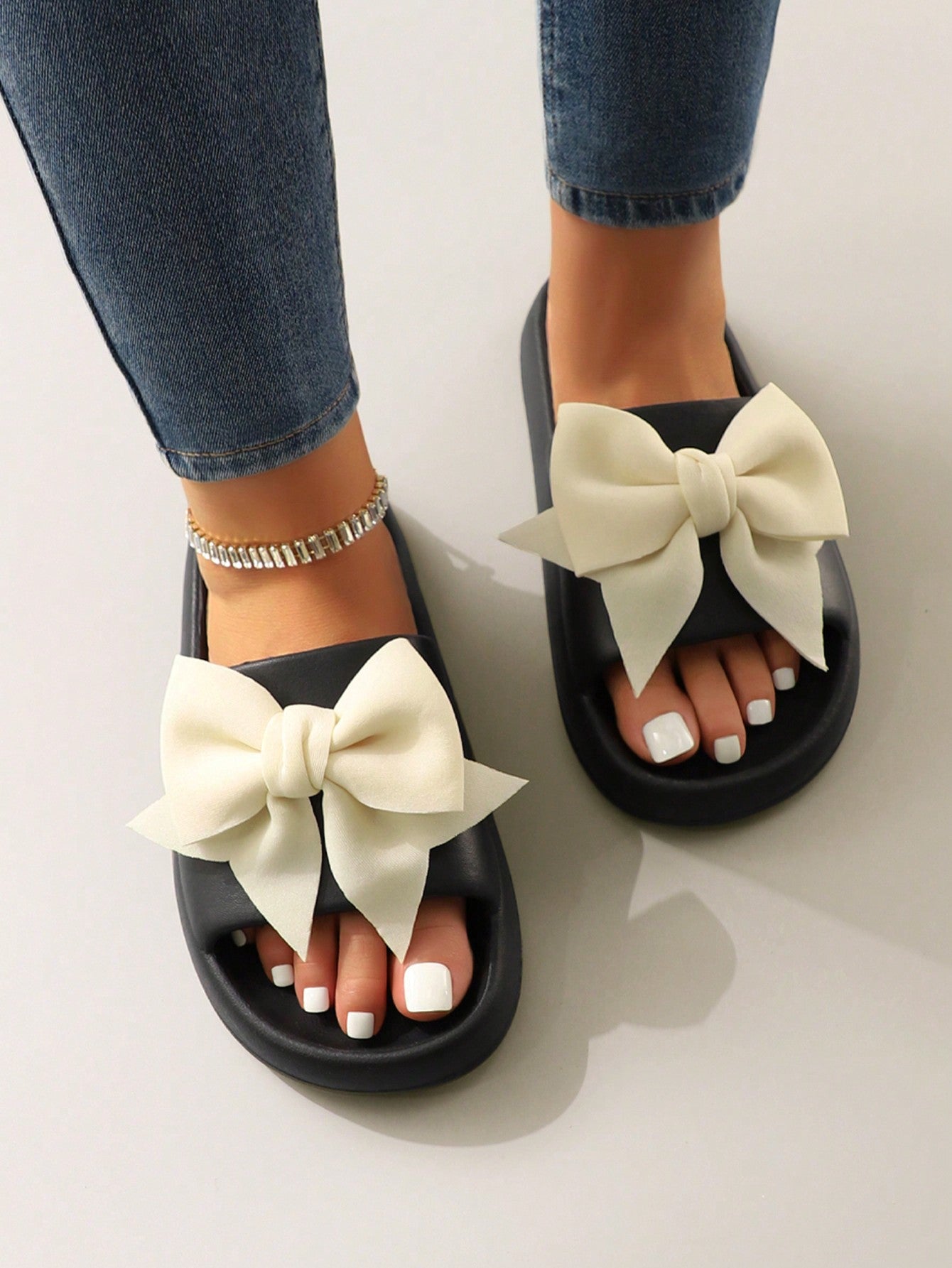 نعال نسائية ذات فيونكة لون كتلة فقاعي لطيف وجميل ، منزلية/شاطئية