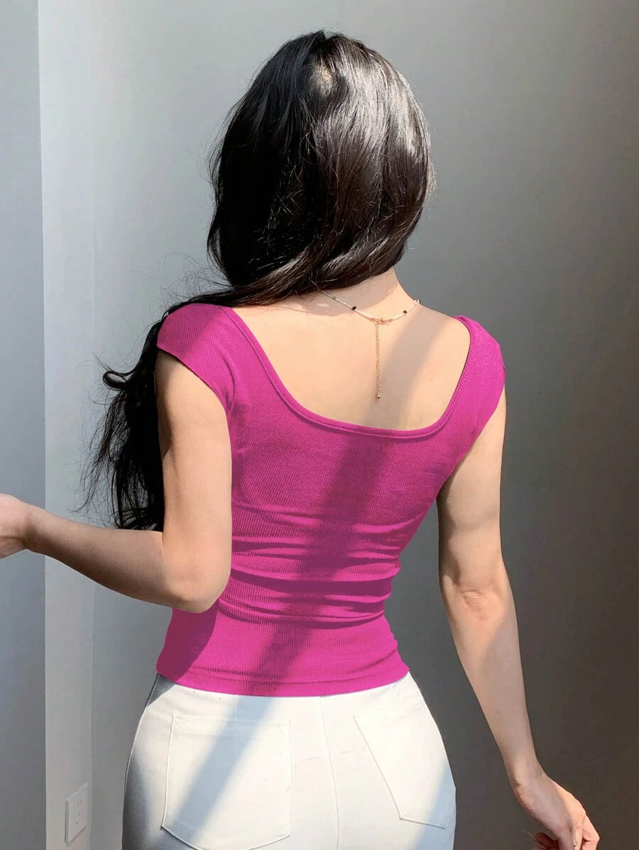 ملابس علوية نسائية